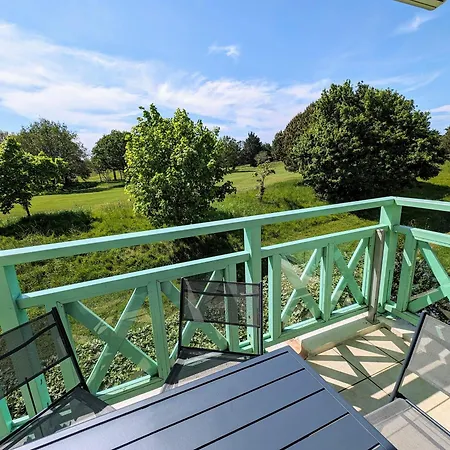 Avec Vue Sur Golf פורניק